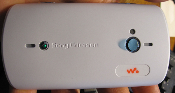Sony Ericsson Live mit Walkman: Rückseite Sony Ericsson Live mit Walkman: Rückseite
