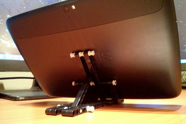 Nexus 10-Ständer (Bild: xda) Nexus 10-Ständer (Bild: xda)