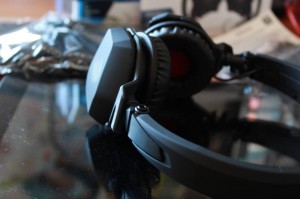 Das Headset kommuniziert mit fast allen Geräten. (Foto: N-Droid.de)