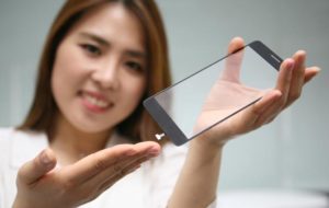 LG integriert den Fingerabdrucksensor in das Display. (Bild: LG)